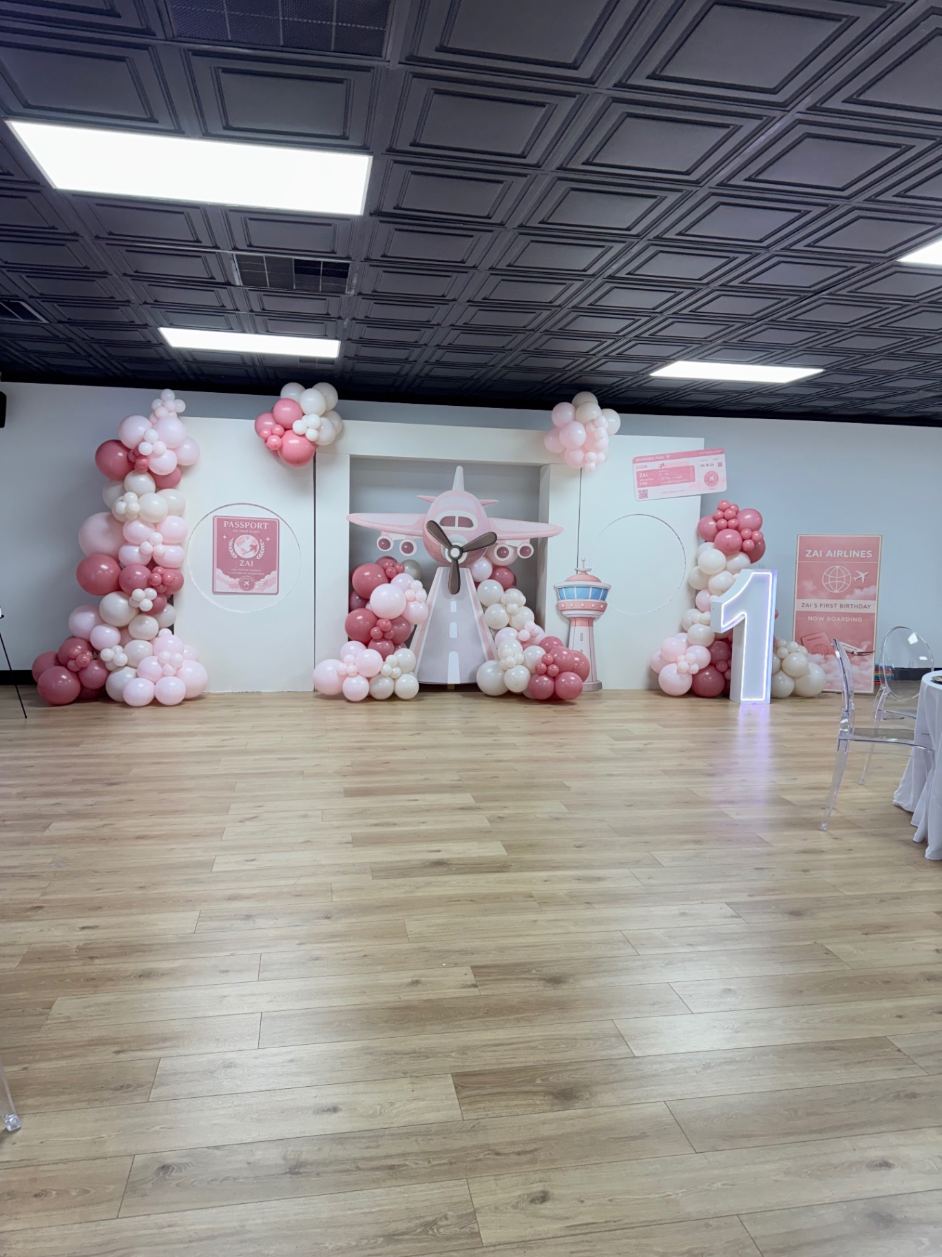 First birthday with a custom balloon installation